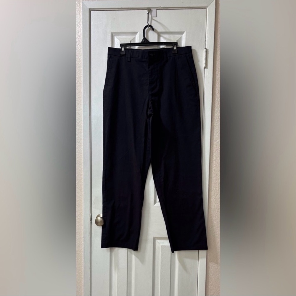 Croft & Barrow Men's 34 x 32 Black Chinos Inseam is 30-1/2”